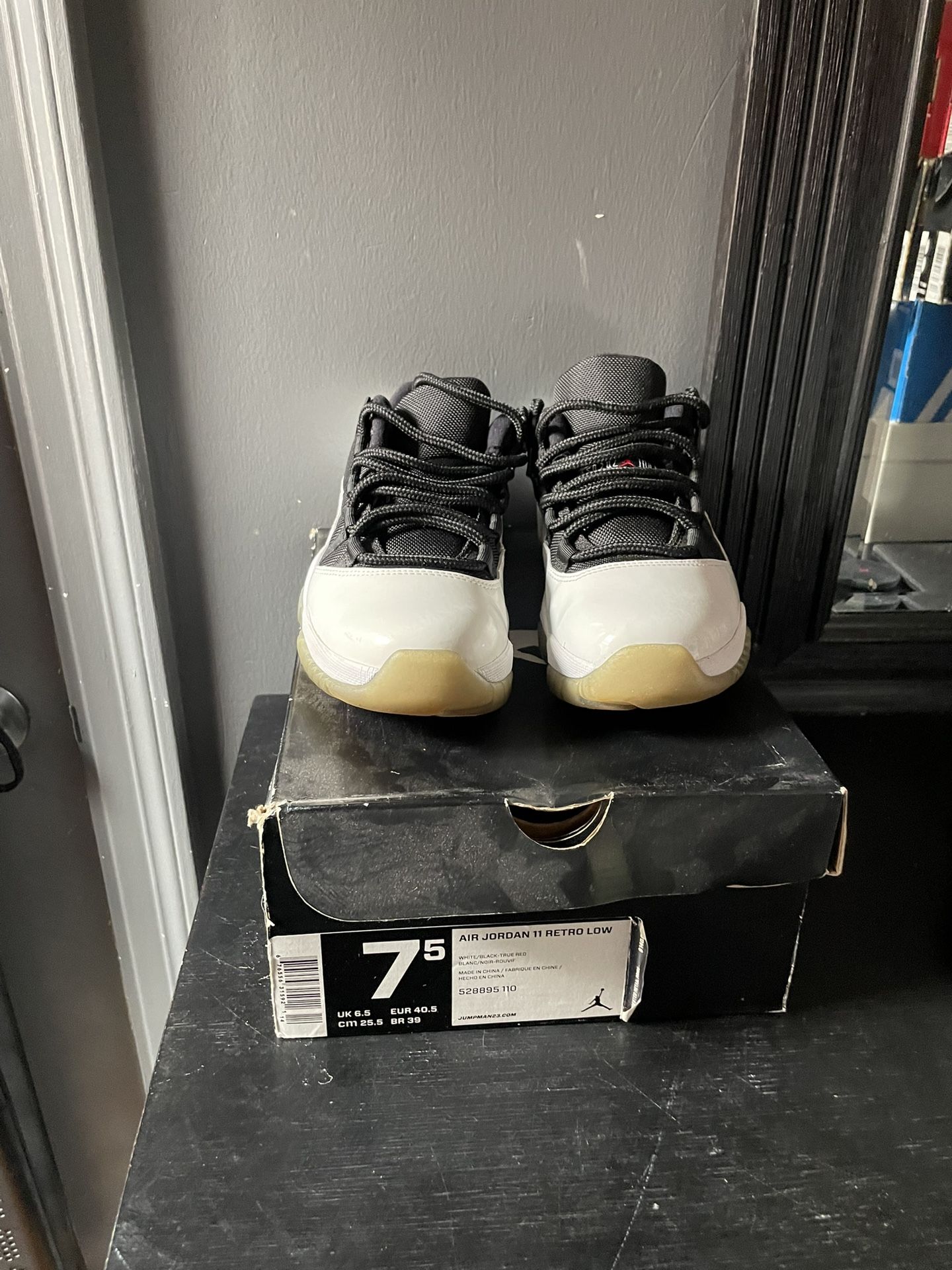 Air Jordan 11 Low Retro 