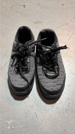Strikeforce Bowling shoes. Size 2 kids.