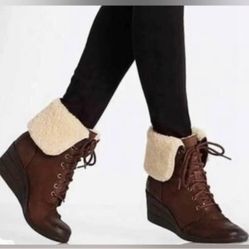 UGG Leather Rustic Boots Brown with Sheepskin & Textured rubber sole Wedge heel
