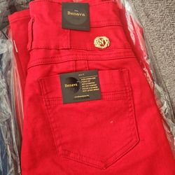 Jeans Benava originales ✨
Nuevos con etiqueta
Push up / skinny fit
Colores disponibles:
Negro Azul,Rojo