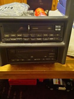 OEM Ford mustang radio with CD player aswell