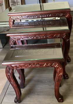 Stackable Table With Glasses