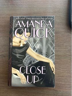 Amanda Quick Close Up Large Print Edition Hardcover Thorndike Press 2020