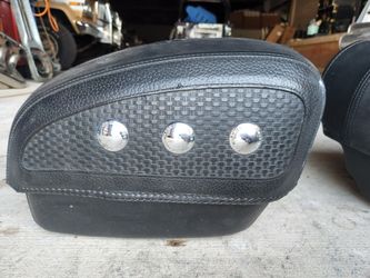 05 Later Harley Davidson Softail Leather Saddle Bags & Wind Screen 