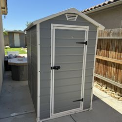 Keter Shed 4x6 Made From Resin Good Condition