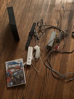 Nintendo Wii Black Console Bundle with Game