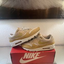 Nike Women’s Airmax 1 Wheat Gold Size 9