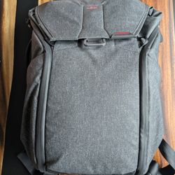 Peak Design Everyday Backpack. 20L. Gray. Incredible Condition. 