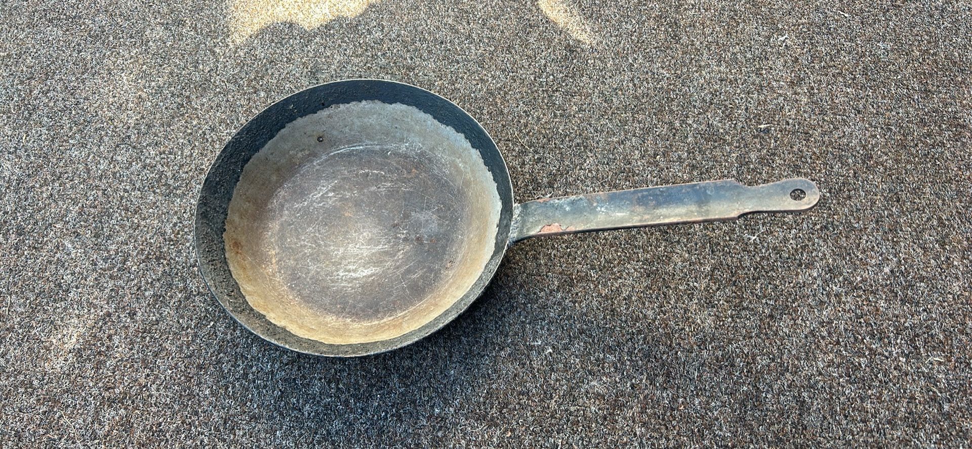 ANTIQUE frying Pan Ñ Monroeville 