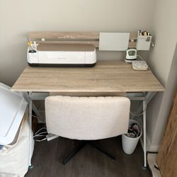 Cute Light Wood Desk 