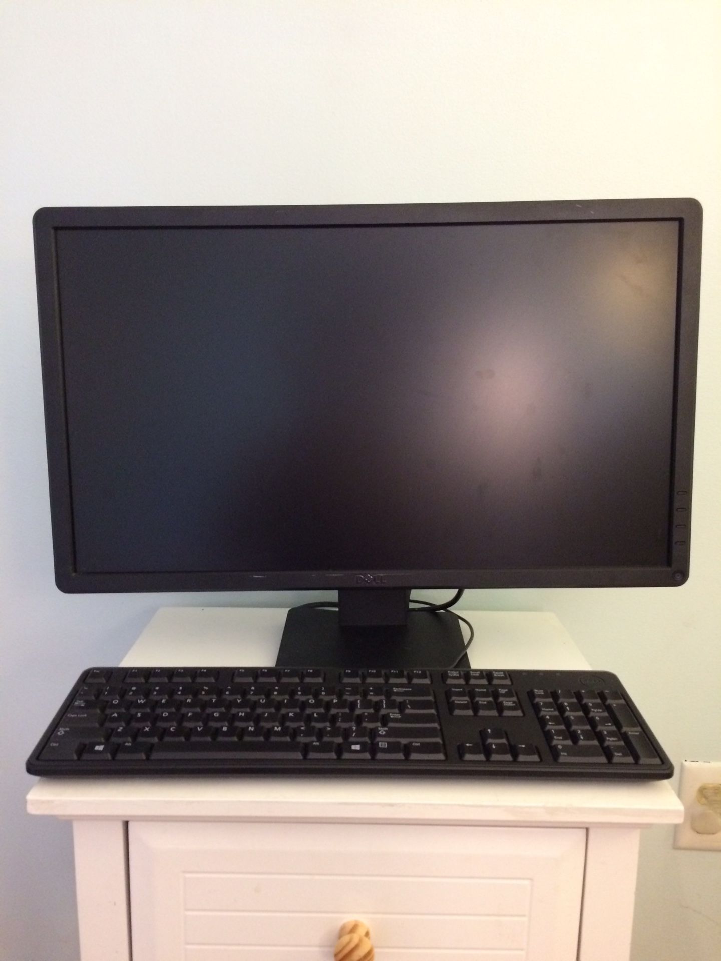 Dell 22 inch monitor and keyboard set