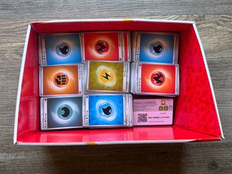 Pokémon energy lot of 800 all basic only 10 foils