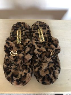 New Michael Kors Leopard Print Fuzzy Slippers Size 10 Clinton Township