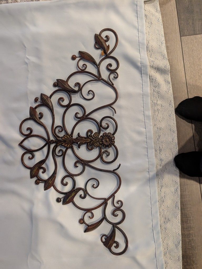 Elegant Metal Wall Art – Ornate Scroll Design
