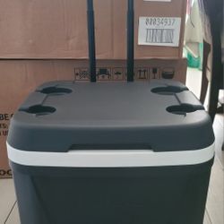 Igloo 60qt Cooler With Wheels