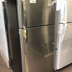 Frigidaire Top Freezer 😔 Appliance M6 4S