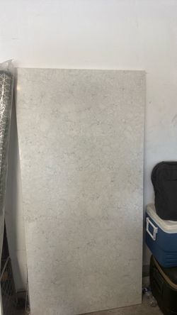 Carrara-style pattern quartz