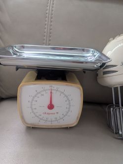 Scale with Tray