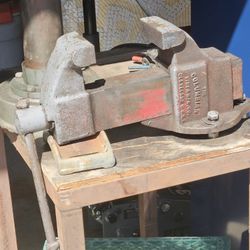Heavy Duty COLUMBIAN CLEVELAND USA MACHINEST OR MECHANIC SHOP Vise, In Grate Working Condition 