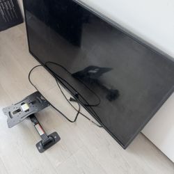 42” Roku TV w/ Wall Mount