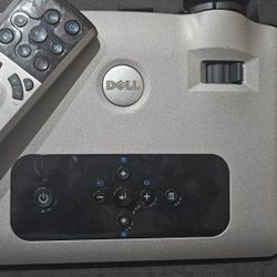 Dell 3400MP DLP Portable Projector with Case, Remote

