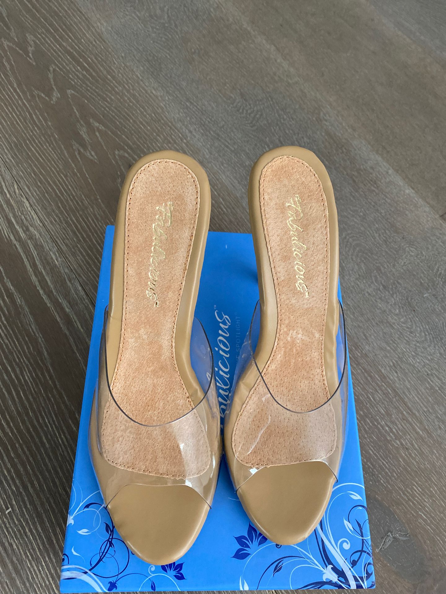 Clear 4” high heels Fabulicious new size 7.5
