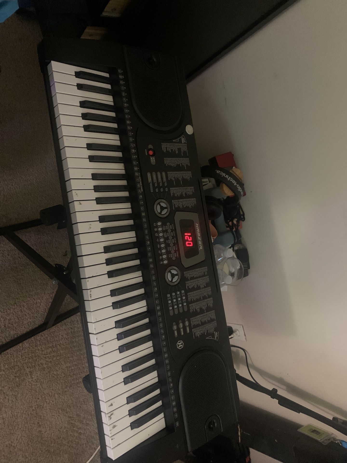Hamzer 61-Key Digital Piano Keyboard - Portable With Mic, 255 Tones & Learning Stickers