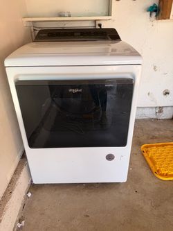 Whirlpool GAS dryer (like new)