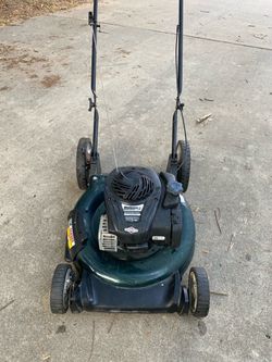 Bolens 21” push lawnmower runs good fresh oil change and sharpened the blade