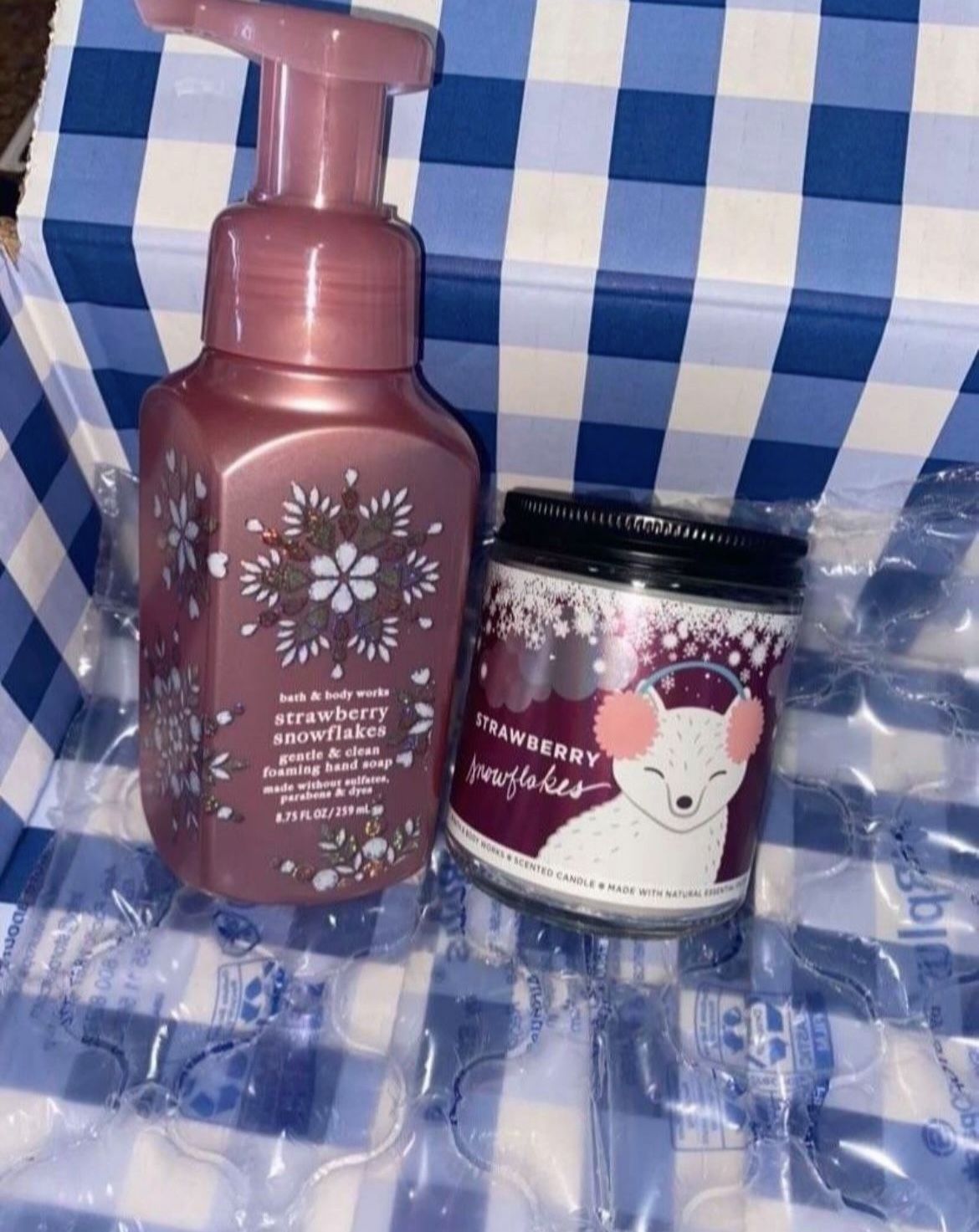 Bath & Body Works Strawberry Snowflakes