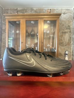 New Mens 10.5 Nike Phantom GX 2 fg soccer cleats futbol nuevo shoes $30 cash, pick up in Reseda only (Tampa and Vanowen)