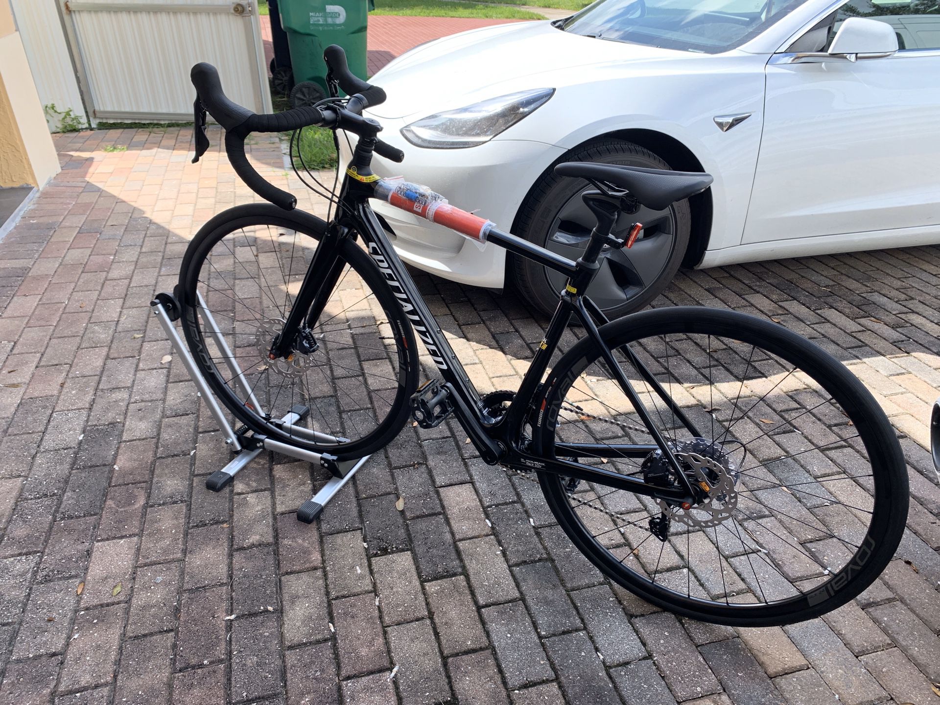 2018 BRAND NEW 52 ROUBAIX COMP FULL CARBON ROAD BIKE WITH ULTEGRA GROUPSET.