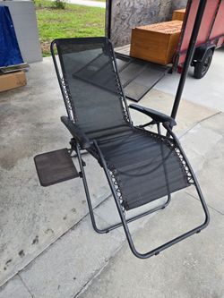 Zero Gravity Lounge Chair with Side Tray