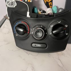 2014 Hyundai Accent AC control Unit 