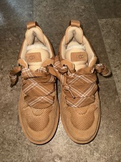 Ugg Women’s Shoe w/ Laces - Size 9 US