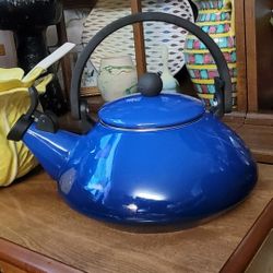 Le Creuset Zen Blue  Enamel Teapot/Kettle 1.5 L 1.6 Qt