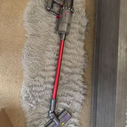 Dyson v11 Cordless Vacuum Basically New, 