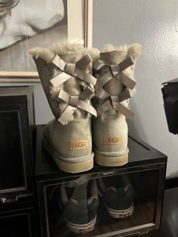 grey uggs 
