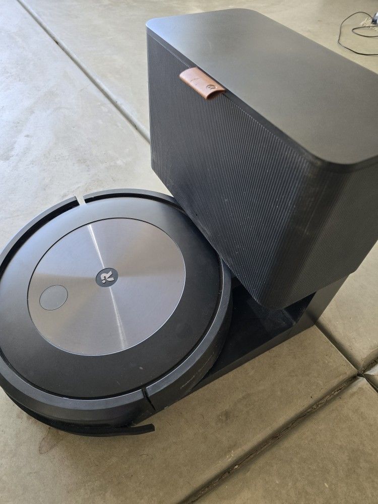 Roomba Like New J7+