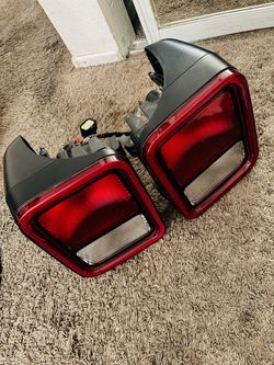 Pair of OEM Tail Lights  jeep Gladiator 2023