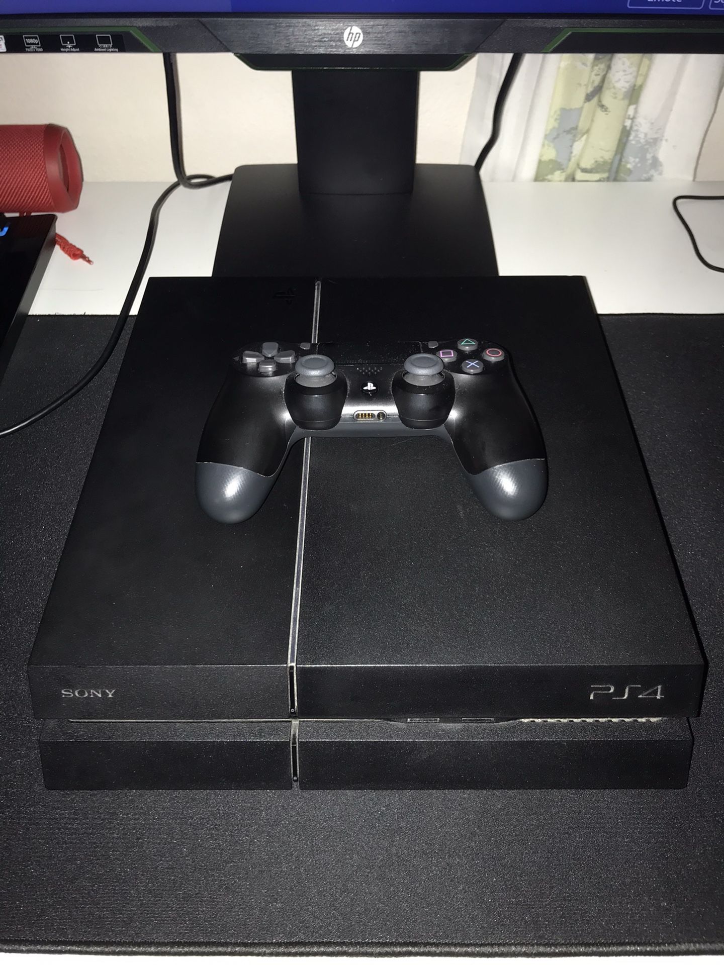 PS4 W/ Controller and Original Cables // StrikePack