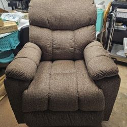 LA-Z-BOY Recliner; NEVER USED