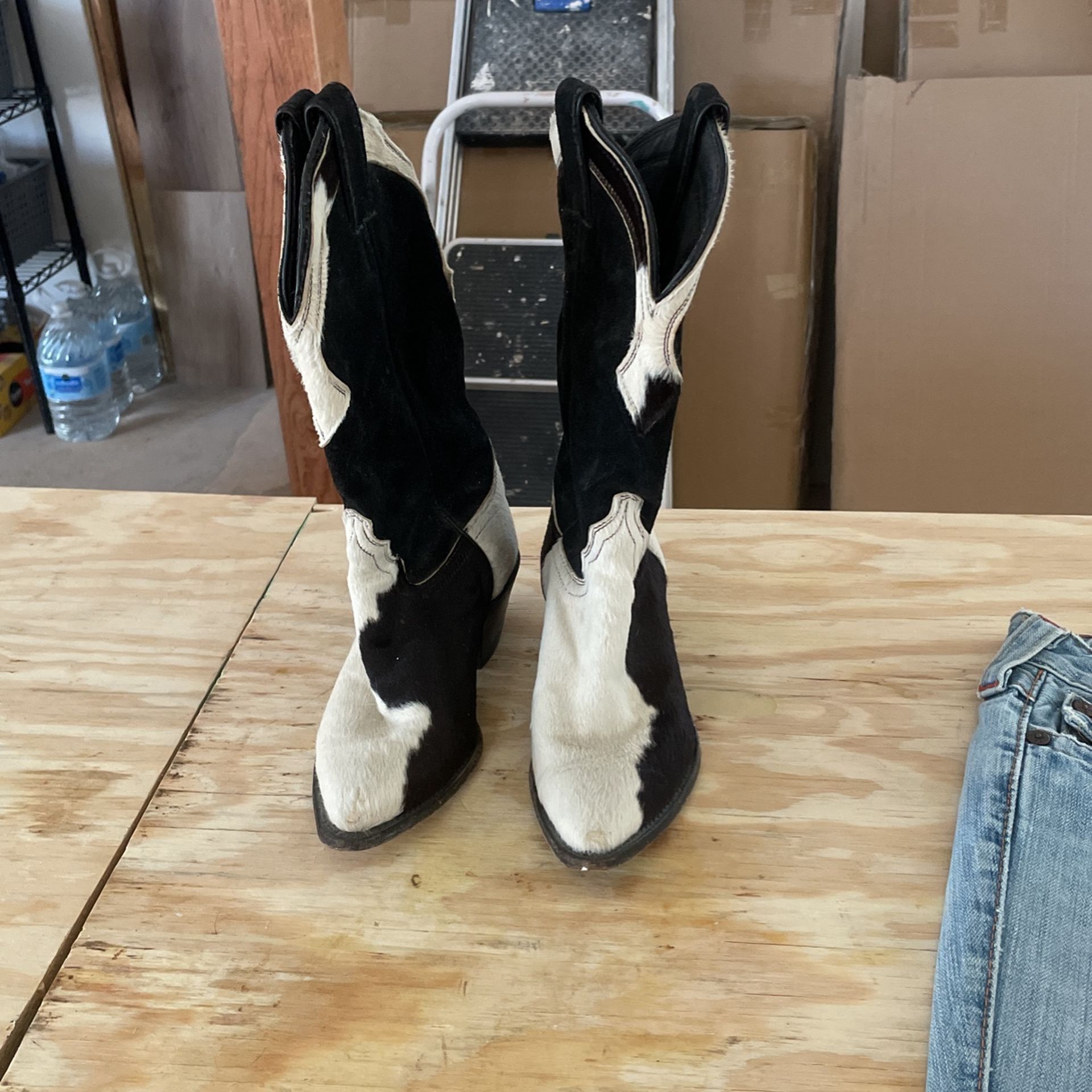 Cowhide Ladies Boots Size 5 1/2