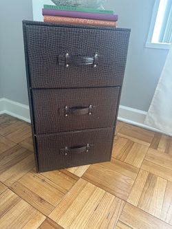 Safavieh Llyoyd Faux Crocodile Leather 3-Drawer Rolling Chest
