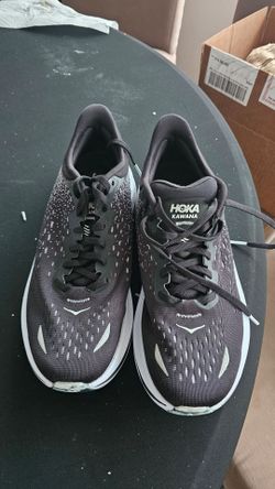 Hoka kawana  women 9.5 men 8