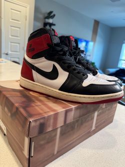Nike Air Jordan 1 High Black Toe Sneakers
