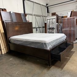 Queen bed $299