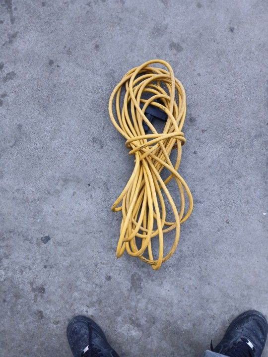 YELLOW EXTENSION CORD 30 LEAST VERY GREAT CONDITION