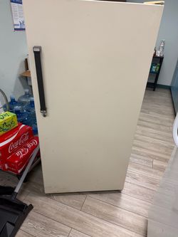 Stand up freezer $20