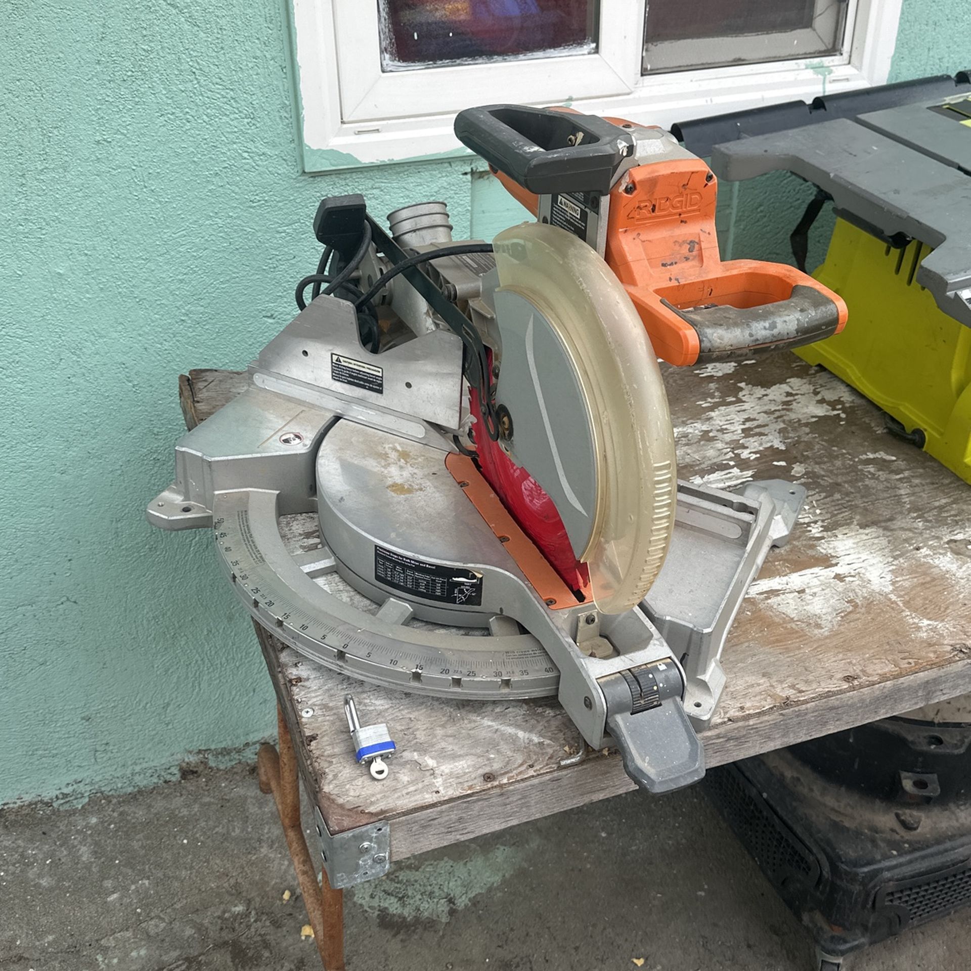 This is a Ridgid 10-inch compound miter saw